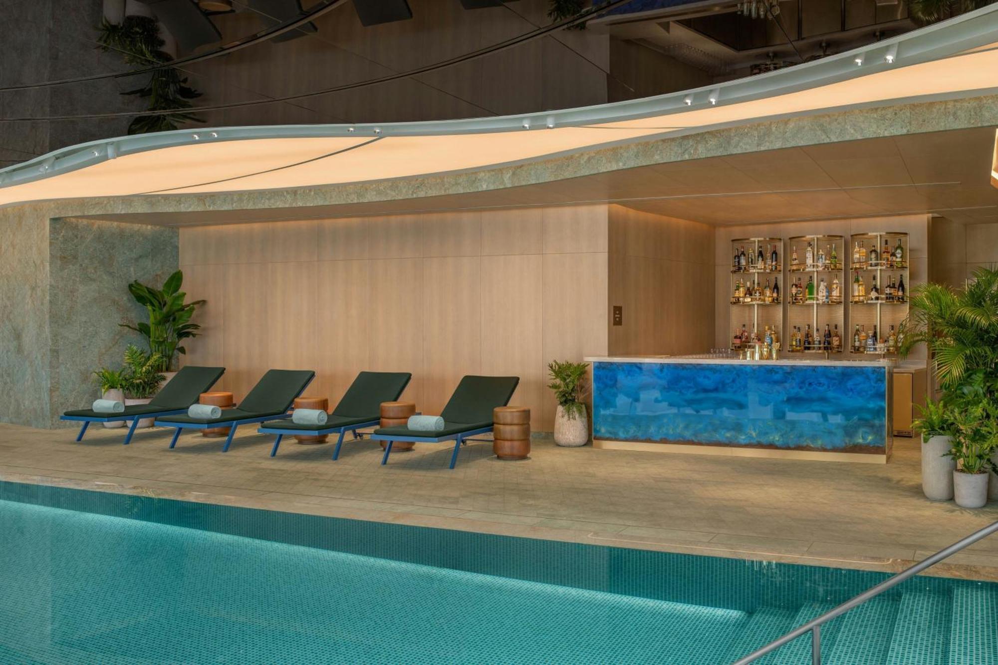 W Macau - Studio City Kültér fotó The pool at the hotel